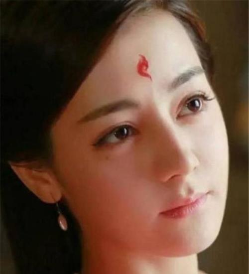 李一桐脸上痣是点的吗