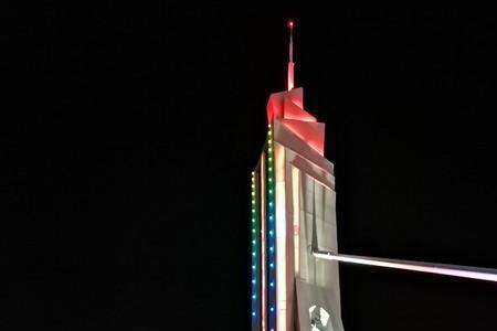 华为畅享10plus怎么开启夜景拍摄