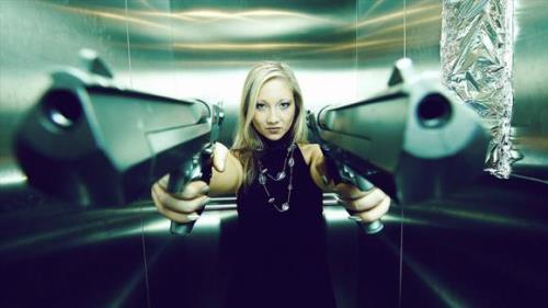 即刻杀机女主角名字