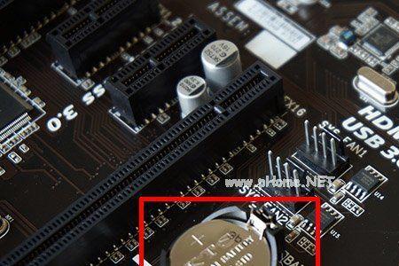 换完主板显示器不亮，键盘不亮