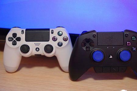 ps4手柄白灯按一下闪一下