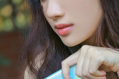 opporeno5自拍怎么反了
