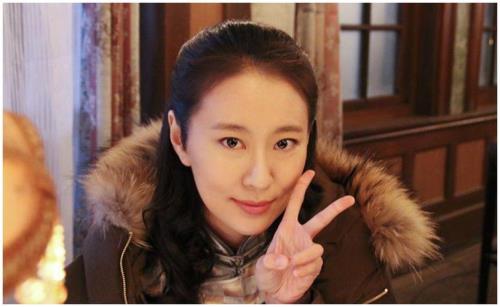 屋内有人女主饰演者