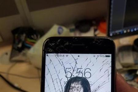为什么手机碎屏先碎钢化膜