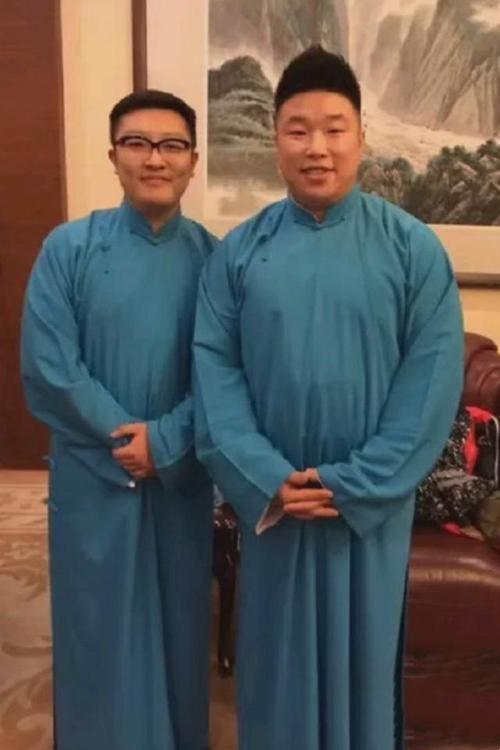 岳云鹏和烧饼谁进德云社早