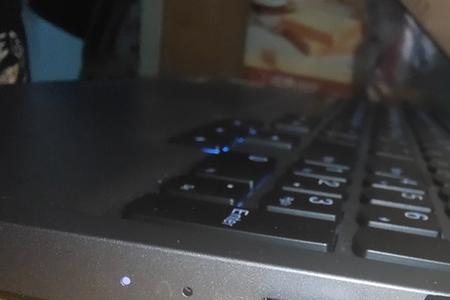 r7000p拯救者屏幕发黄