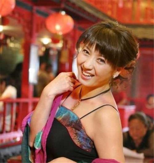 闫学晶怎么了