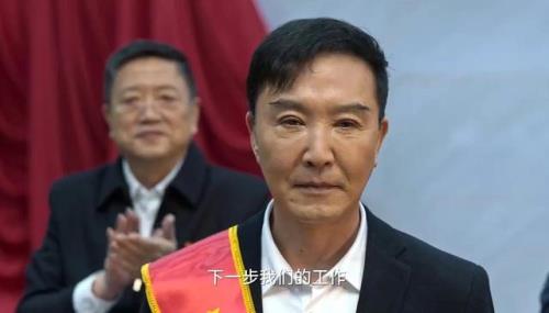 狂飙中吴刚的眼睛怎么了