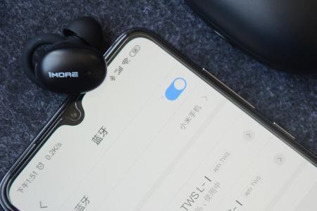 为什么蓝牙耳机一动就暂停