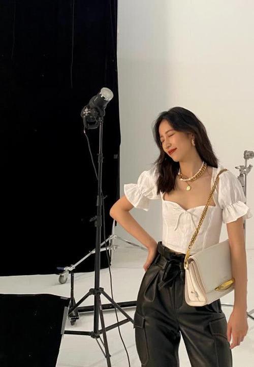 周雨彤多高多重