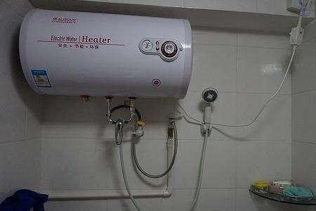 电热水器、电冰箱用电量哪个大