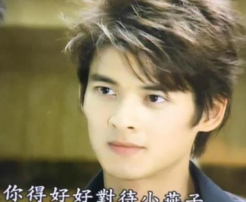 郭品超年轻多少岁