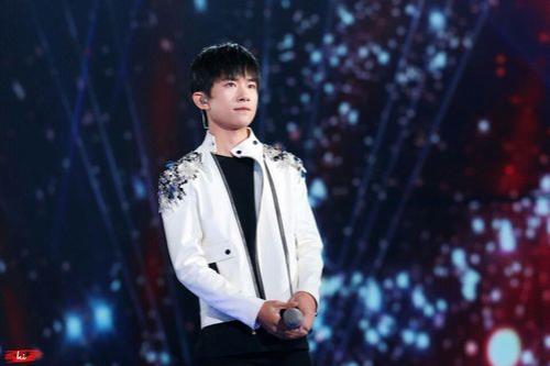 Tfboys易烊千玺的身高体重