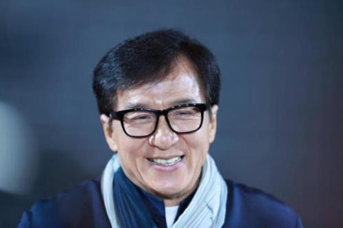 成龙怎么改回国籍的