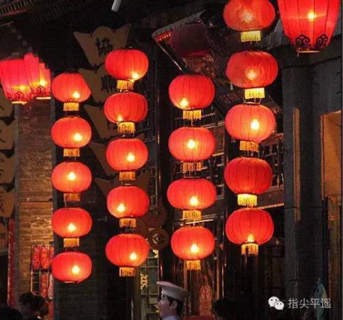 灯笼高挂诗句