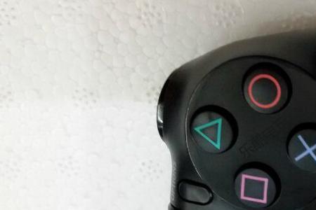 ps4手柄亮白灯什么意思