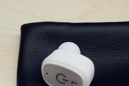 蓝牙耳机盒子上的按钮按不动了