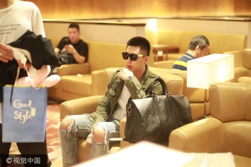 黄景瑜扔行李赶飞机是哪一期