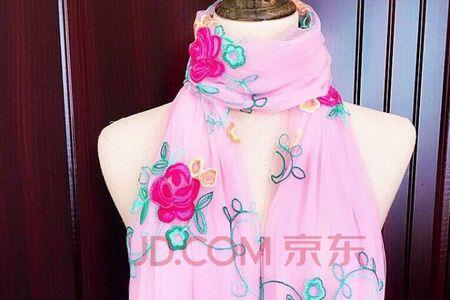 40岁女人能戴粉色丝巾吗