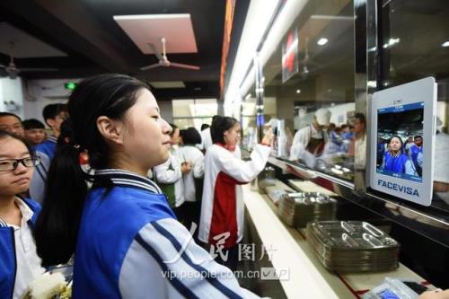 在中学食堂窗口卖什么好呢