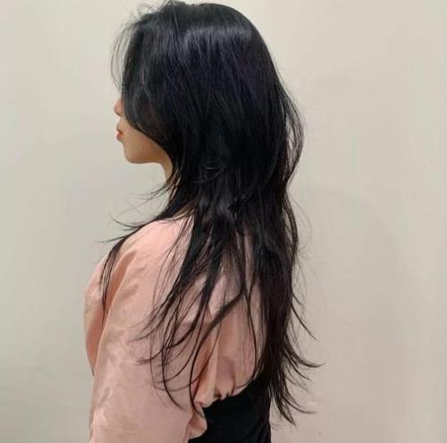 在家怎样剪女式长发剪出层次感