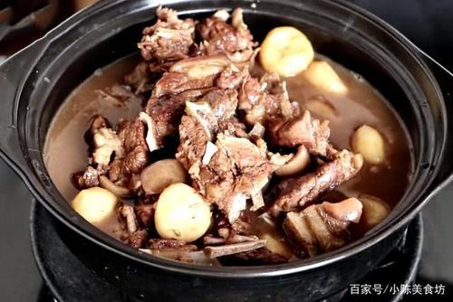砂锅炖羊排的做法