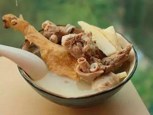 鸭汤里放什么食材好吃