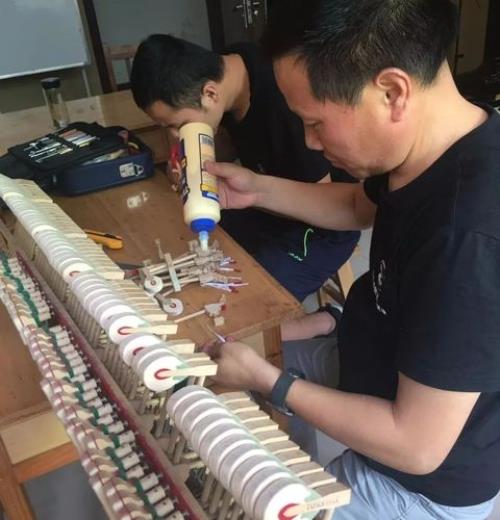 钢琴弹后有丝拉声