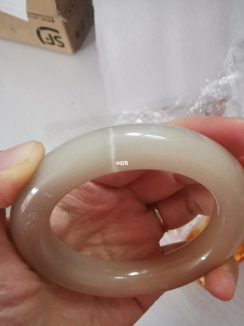 佘太红手镯和佘太翠手镯哪个好