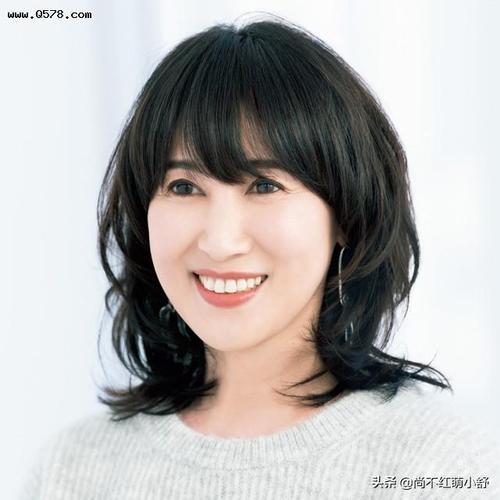 50岁额头小剪什么发型好