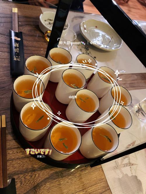 三五朋友小聚的句子