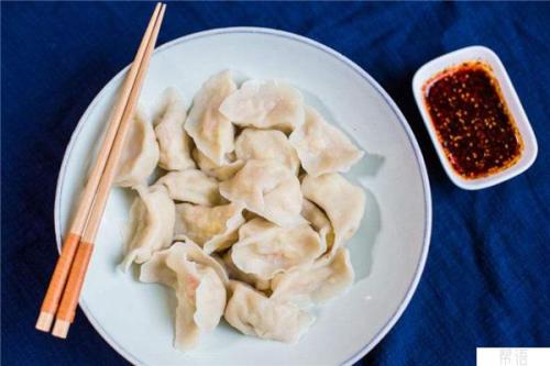 饺子是凉水下锅还是热水下锅