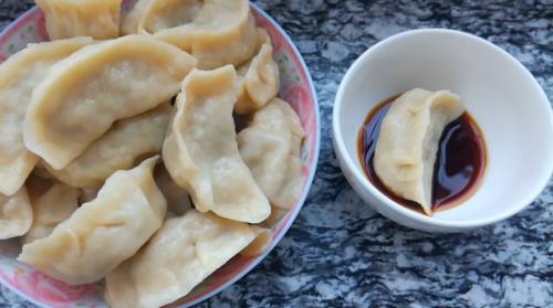 怎样做酸菜素馅饺子
