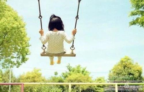 荡秋千的荡字为什么有个草子头