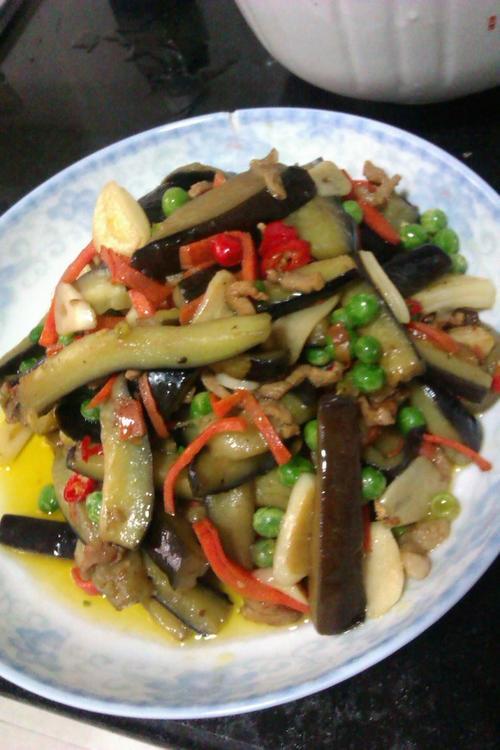 茄子炒豌豆的做法