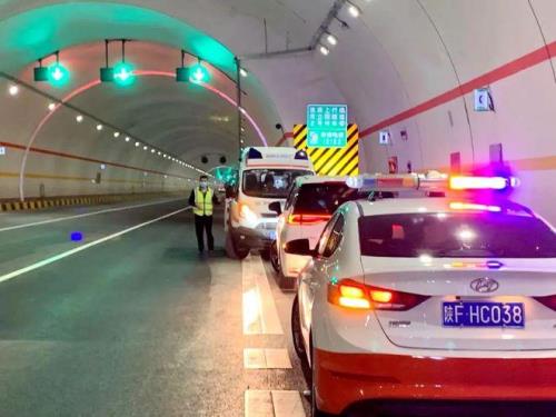 隧道内遇到紧急情况可以变道吗