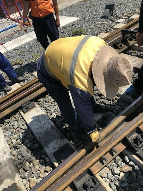 道岔顶铁检查标准