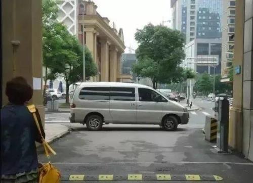堵门造成经济损失如何计算