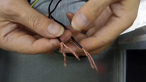 两根硬电线连接不牢固怎么检查