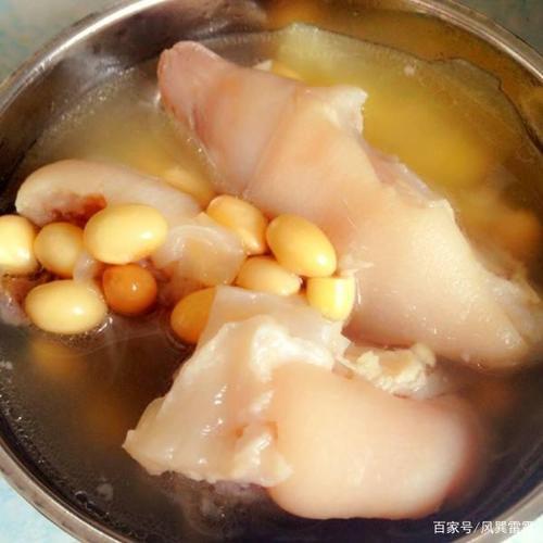 黄豆炖猪蹄汤的做法