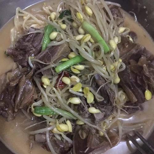 大肠炖豆芽的做法