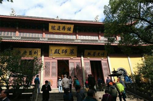 灵隐寺大门两侧的对联