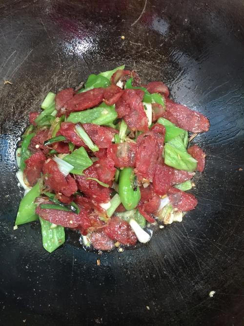 怎样做尖椒炒香肠