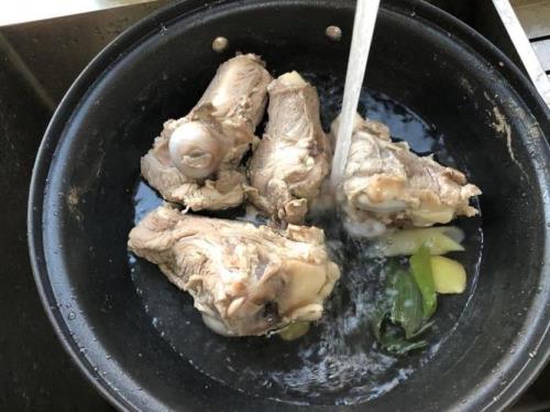 炖骨头汤浑浊怎么补救