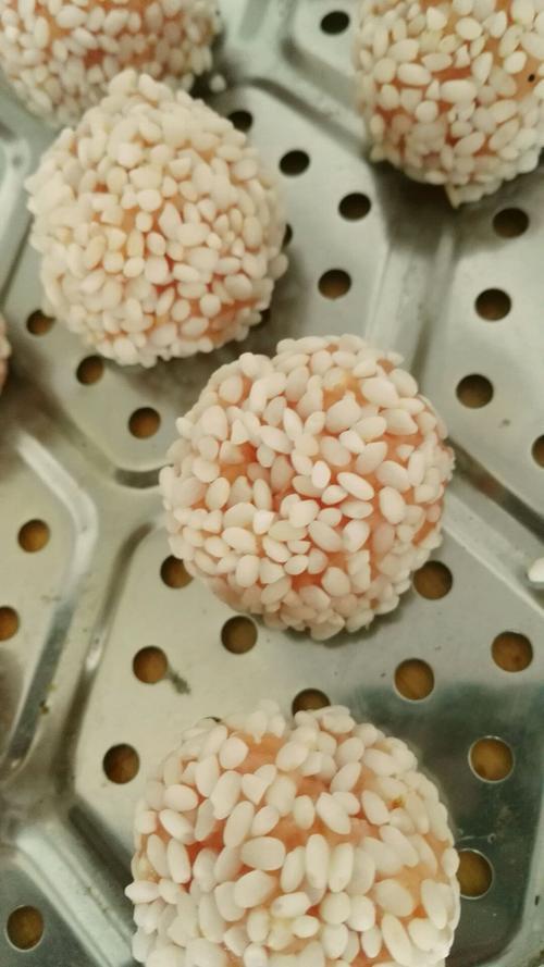 1斤肉1斤糯米做多少个丸子
