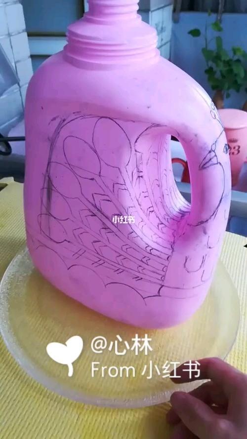 怎么用洗衣液瓶子做花盆