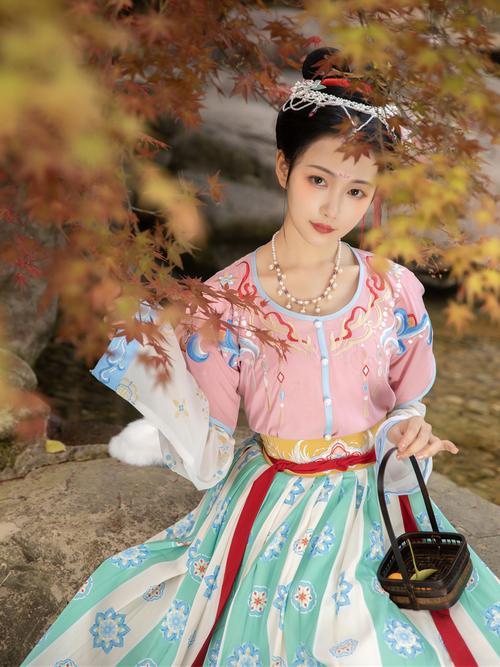 交领齐腰汉服的穿法