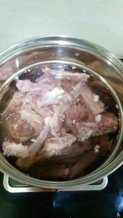 清炖羊肉放哪三白