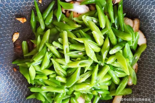香菇清炒四季豆教程