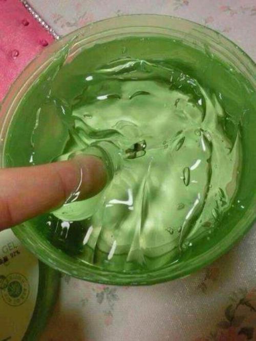 长期用芦荟胶擦脸好不好